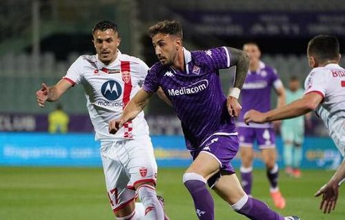  世亚预前瞻：阿联酋主场迎战阿曼，状态火热PK防守稳健  